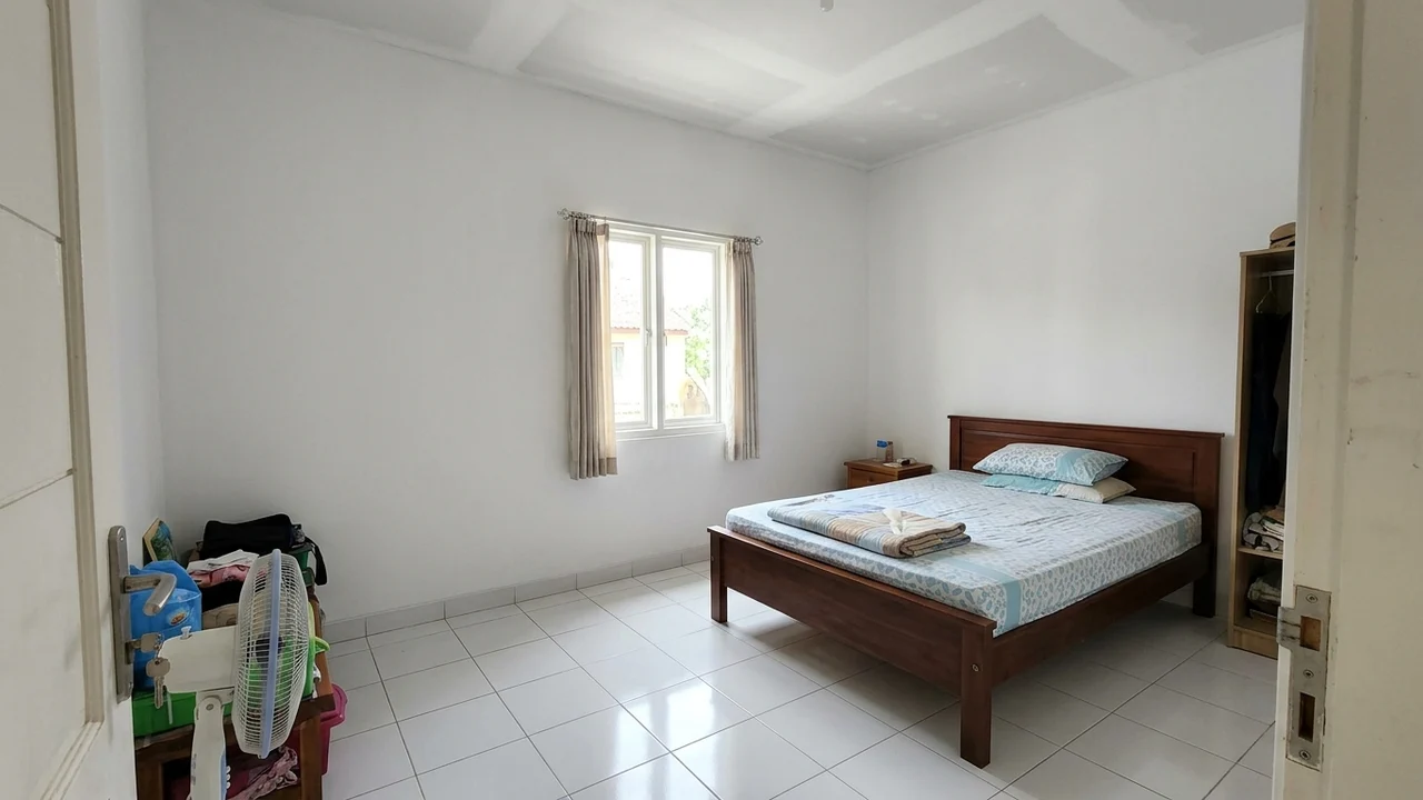 Ide 4: Dinding Kamar Selesai Diperbaiki, 100% Kering dan Dicat Putih Bersih